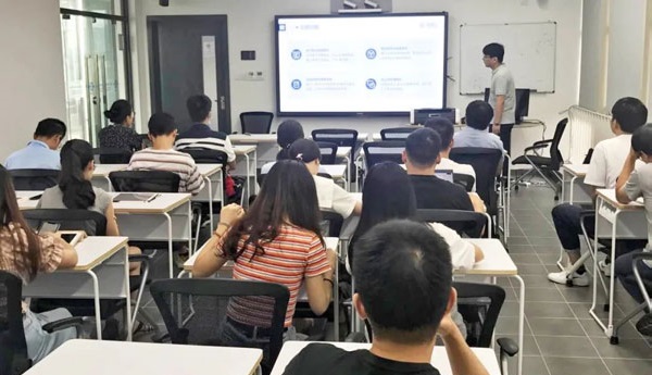 Corso di laboratorio di informatica quantistica presso QuArtist Center, Shanghai, Cina